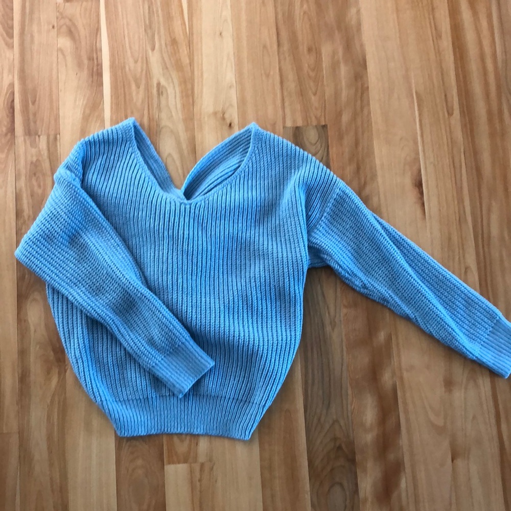 Blue cropped twist sweater